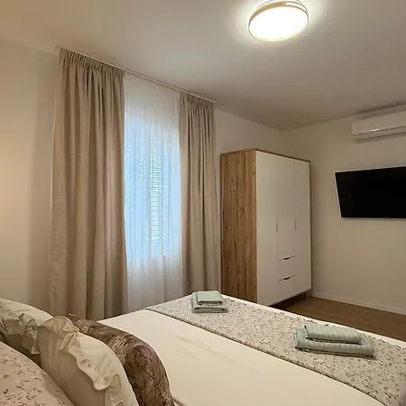 Olive Apartment Split
